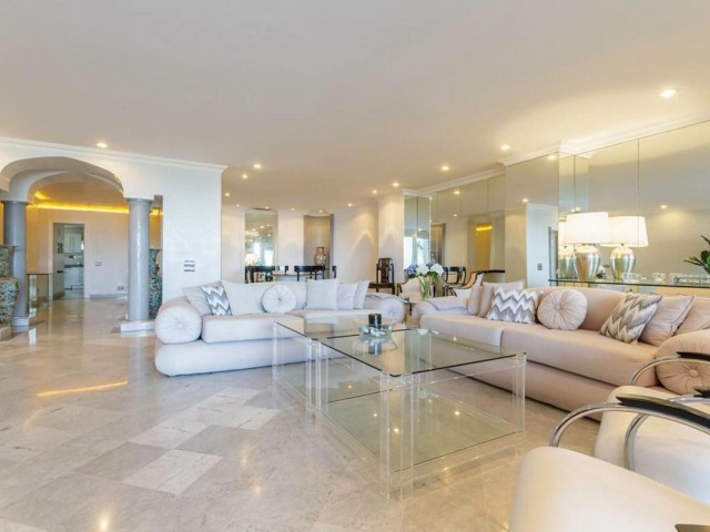 3 Bedrooms Apartment in Puerto Banús