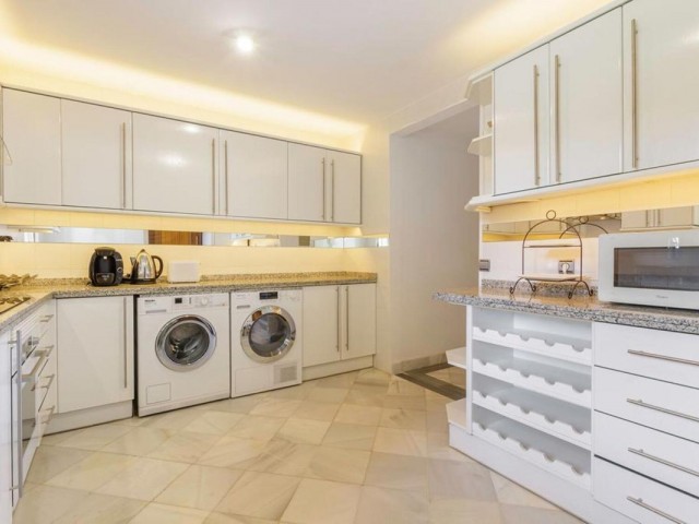 3 Bedrooms Apartment in Puerto Banús