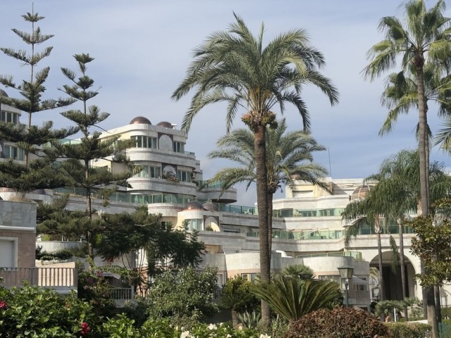 3 Bedrooms Apartment in Puerto Banús