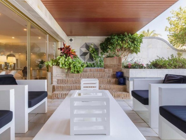 3 Bedrooms Apartment in Puerto Banús