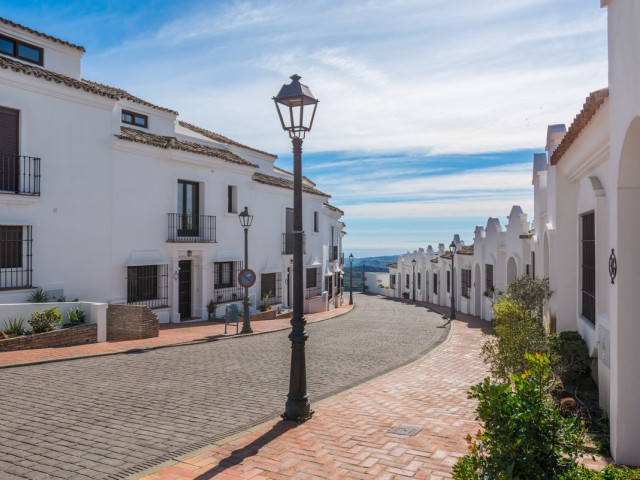 3 Bedrooms Townhouse in Casares