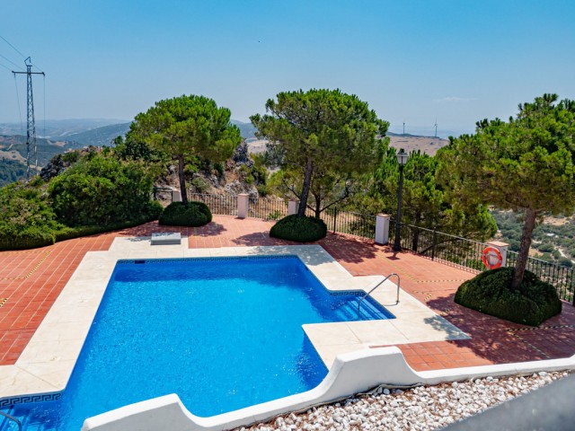 3 Bedrooms Townhouse in Casares