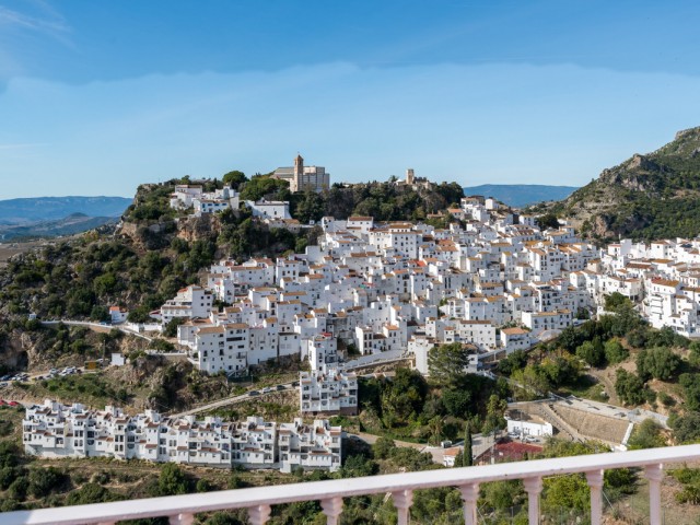 3 Bedrooms Townhouse in Casares