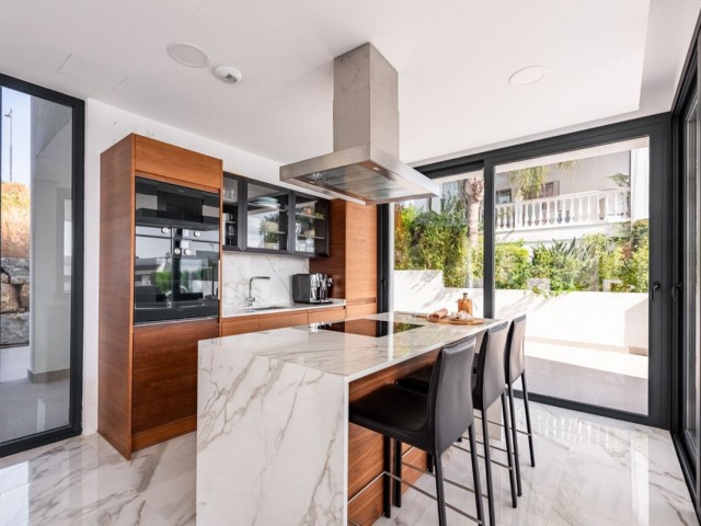 3 Bedrooms Villa in Estepona