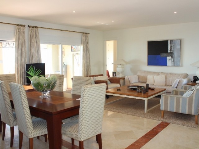 5 Bedrooms Villa in Estepona