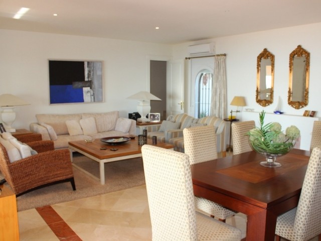 5 Bedrooms Villa in Estepona