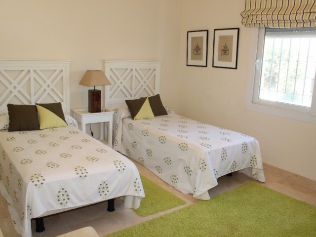 5 Bedrooms Villa in Estepona