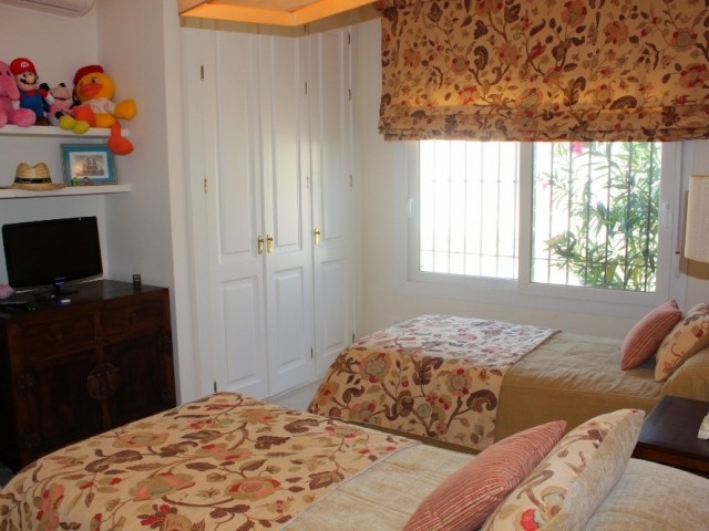 5 Bedrooms Villa in Estepona