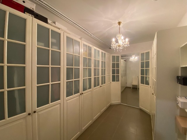 5 Bedrooms Villa in Estepona