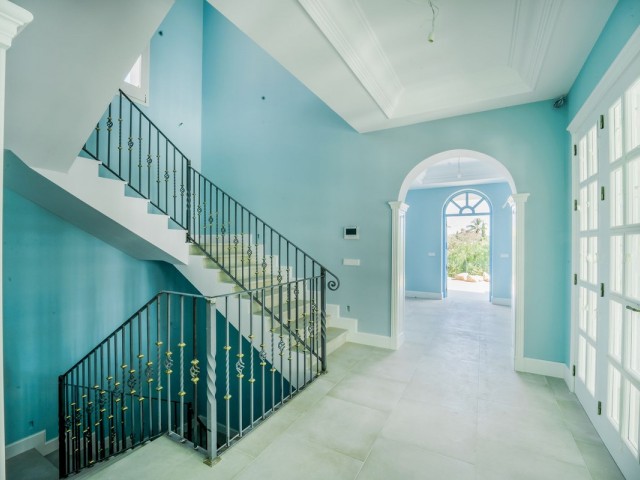 6 Bedrooms Villa in Benahavís