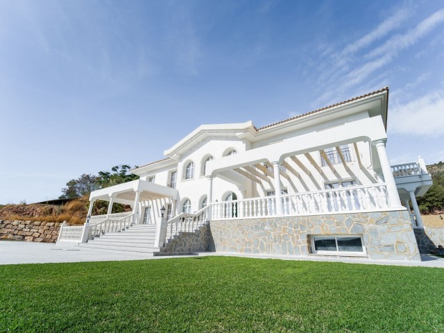 6 Bedrooms Villa in Benahavís