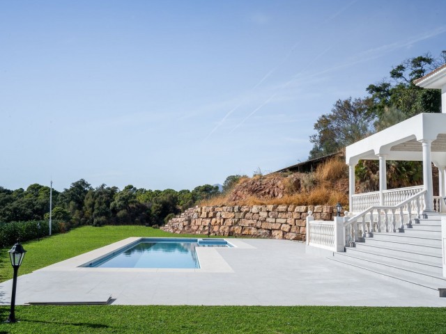 6 Bedrooms Villa in Benahavís