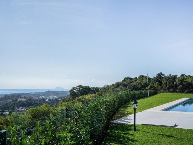 6 Bedrooms Villa in Benahavís