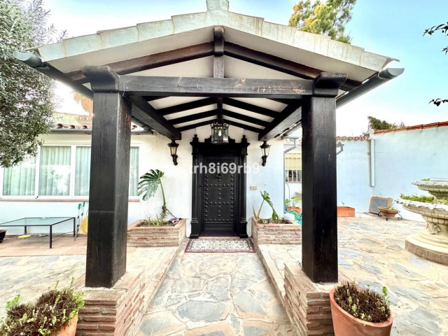 Villa, Atalaya, R4660954