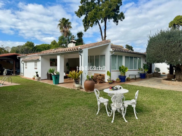 Villa, Atalaya, R4660954