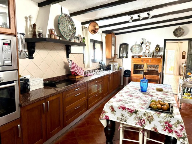 Villa, Atalaya, R4660954