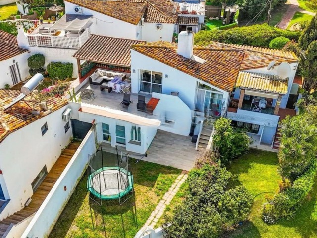 3 Bedrooms Townhouse in Estepona