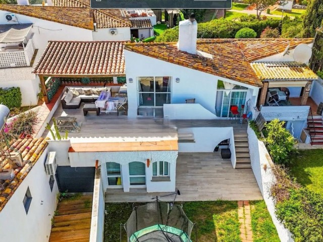 3 Bedrooms Townhouse in Estepona