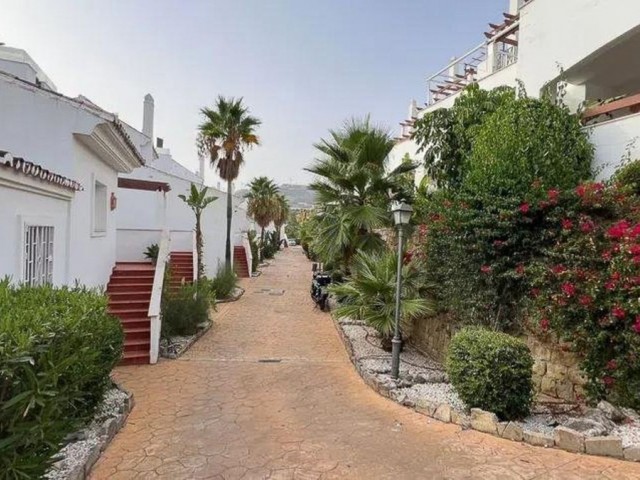 2 Bedrooms Apartment in Nueva Andalucía