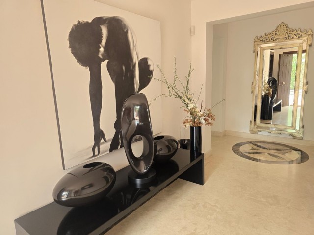 6 Bedrooms Villa in Marbella