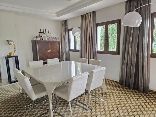 6 Bedrooms Villa in Marbella