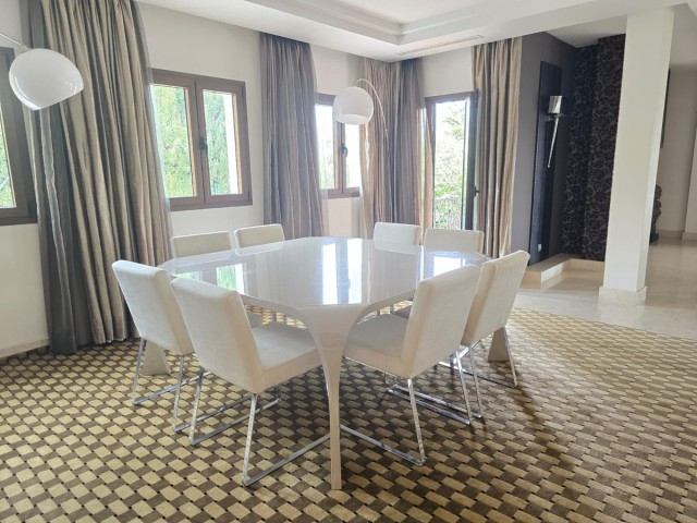 6 Bedrooms Villa in Marbella