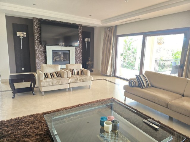 6 Bedrooms Villa in Marbella