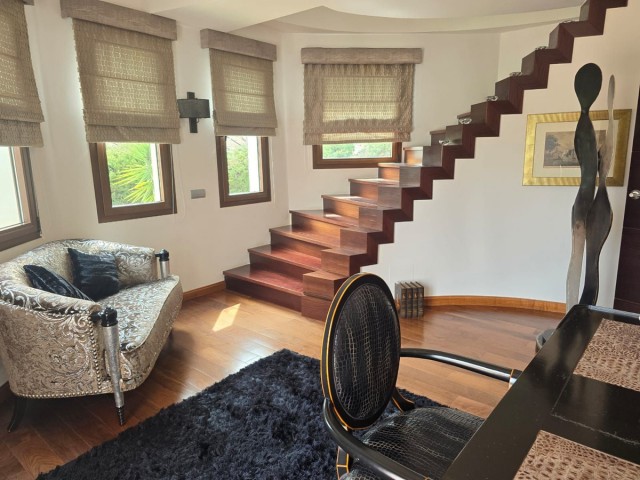 6 Bedrooms Villa in Marbella