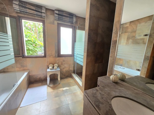 6 Bedrooms Villa in Marbella