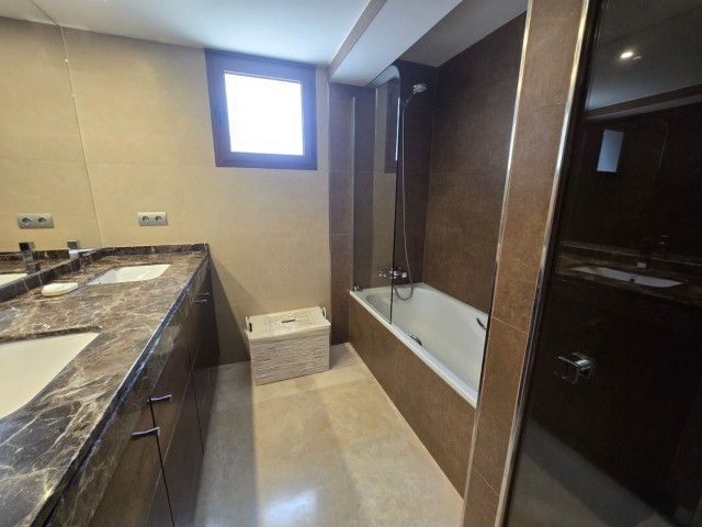 6 Bedrooms Villa in Marbella