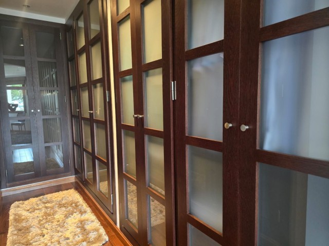 6 Bedrooms Villa in Marbella