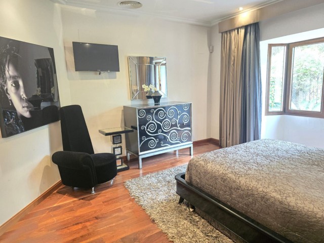 6 Bedrooms Villa in Marbella