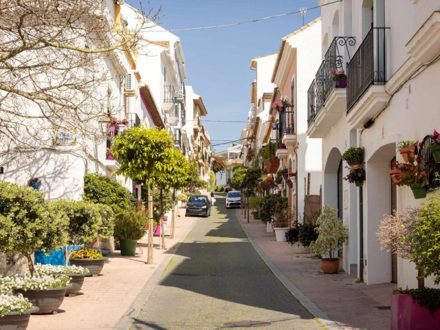 3 Bedrooms Townhouse in Estepona