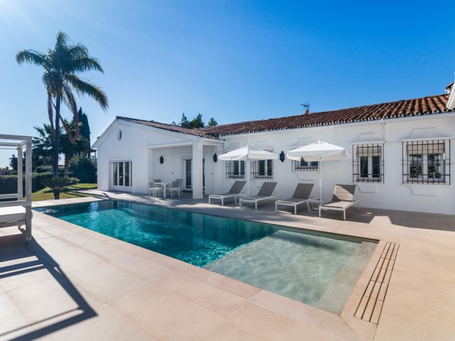 4 Bedrooms Villa in Benahavís