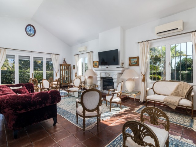 4 Bedrooms Villa in Benahavís