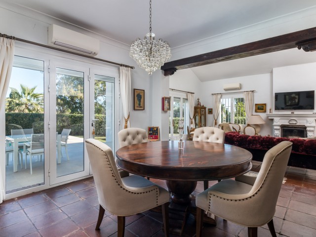 4 Bedrooms Villa in Benahavís