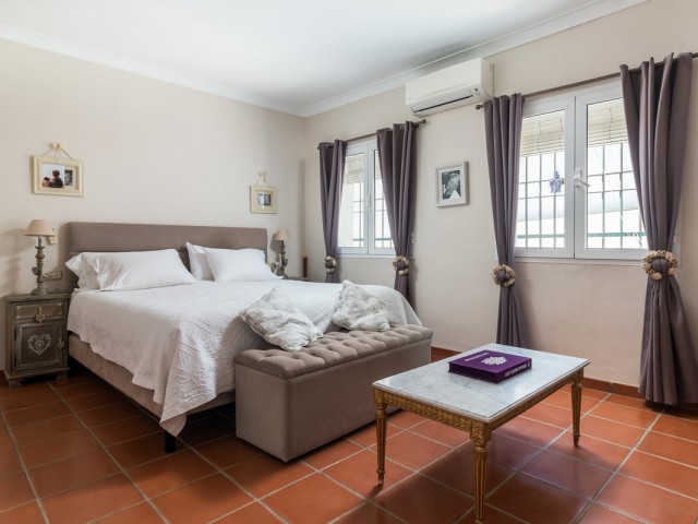 4 Bedrooms Villa in Benahavís