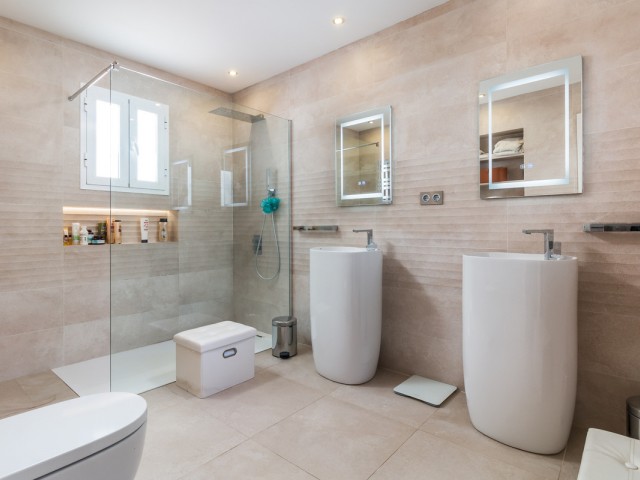 4 Bedrooms Villa in Benahavís