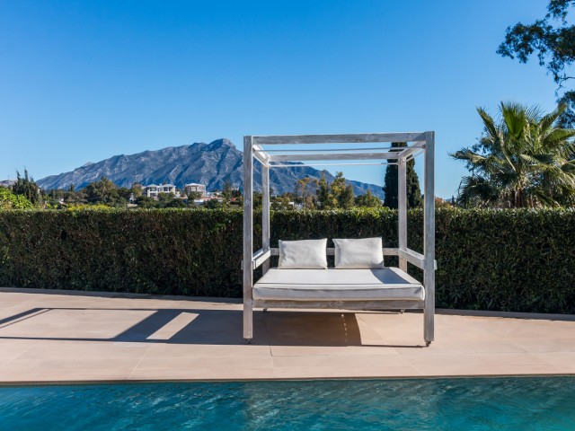 4 Bedrooms Villa in Benahavís