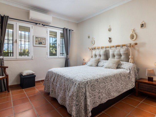 4 Bedrooms Villa in Benahavís