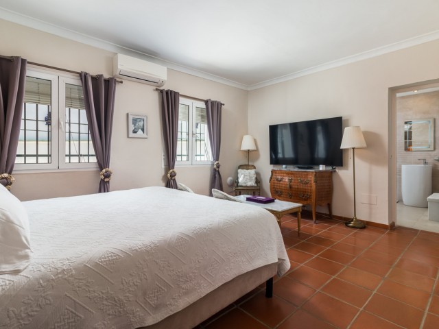 4 Bedrooms Villa in Benahavís