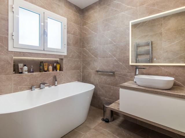 4 Bedrooms Villa in Benahavís