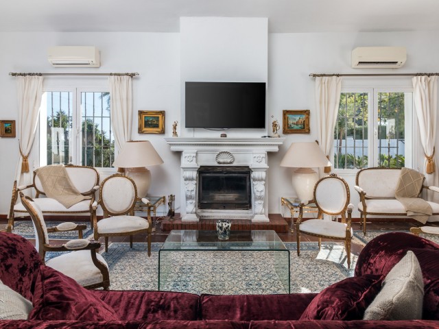 4 Bedrooms Villa in Benahavís