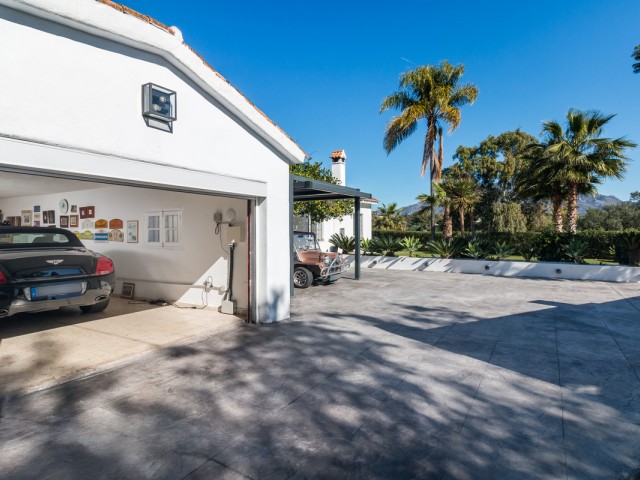 4 Bedrooms Villa in Benahavís