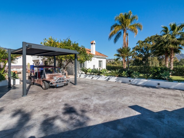 4 Bedrooms Villa in Benahavís