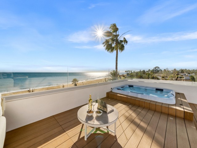 5 Bedrooms Villa in New Golden Mile