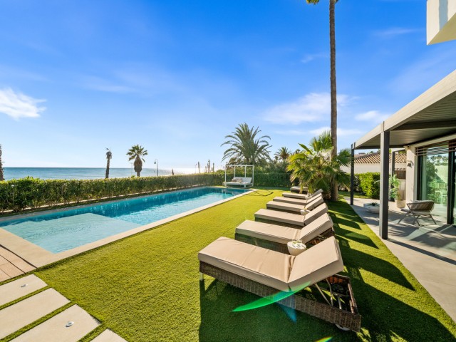 5 Bedrooms Villa in New Golden Mile