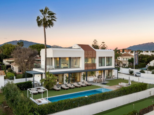 5 Soveroms Villa i New Golden Mile