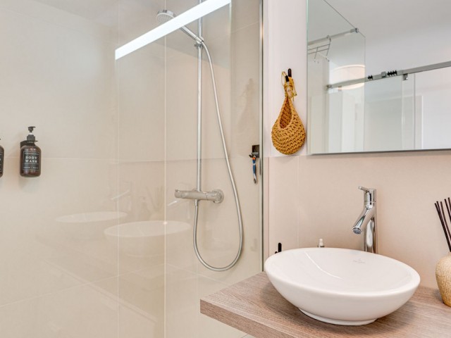 Apartamento con 2 Dormitorios  en Benalmadena