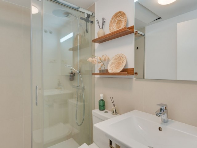 Apartamento con 2 Dormitorios  en Benalmadena